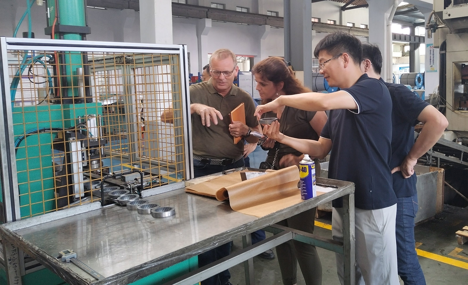 标题：我们的工厂对意大利客户表示热烈欢迎