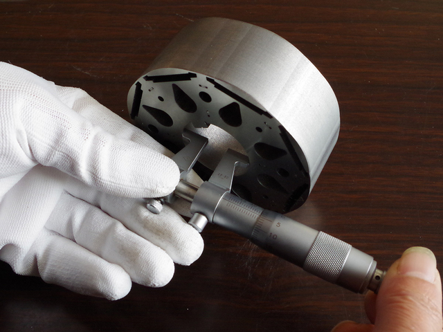 大内径千分尺测量内径